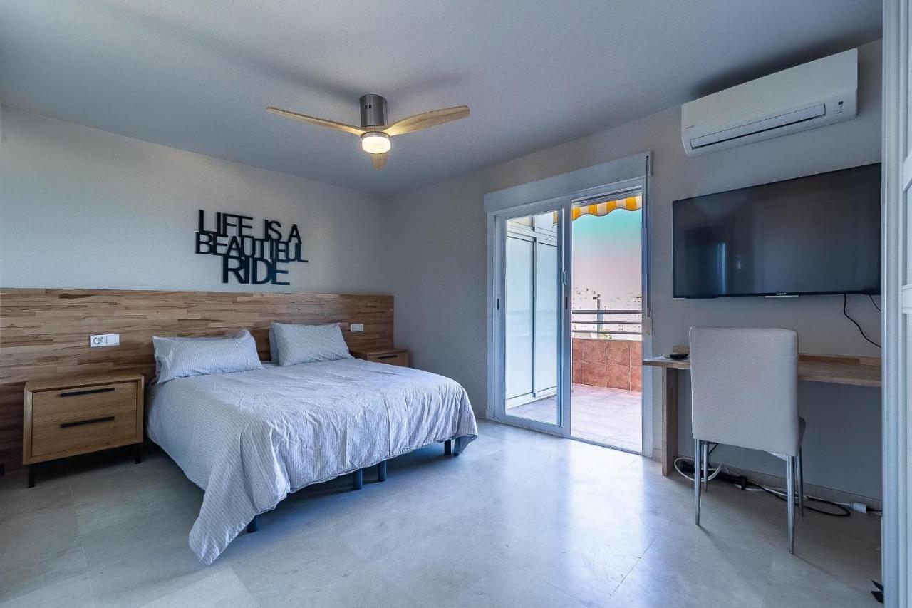 Vistas Azules -- remodeled, large terrace, spectacular ocean views&beach level access Torremolinos Exterior foto